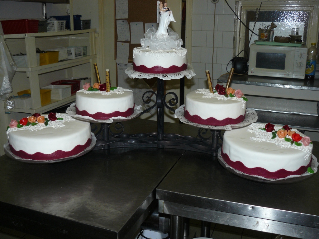 044